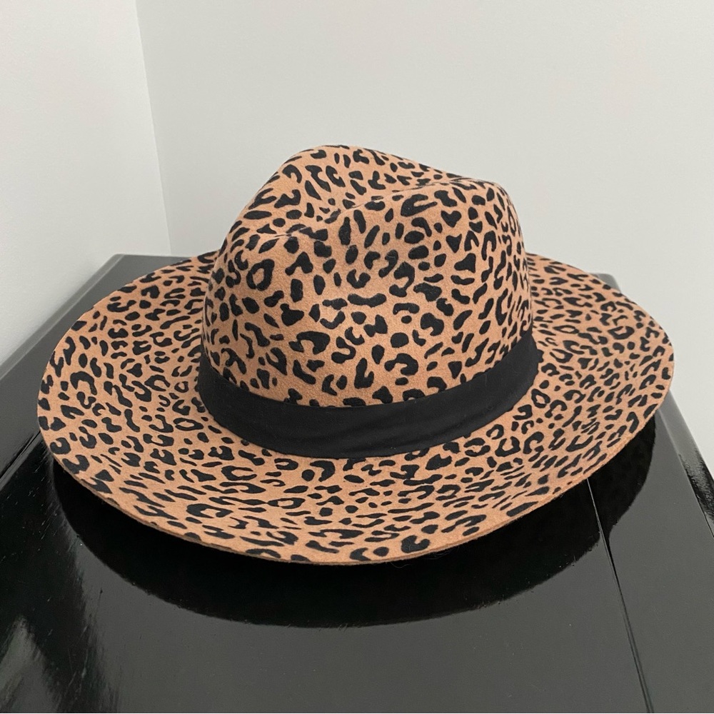 Wide Brim Leopard Print Hat